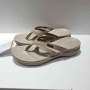 Nwt Crocs Capri Basic Strappy Flip

Sz 6